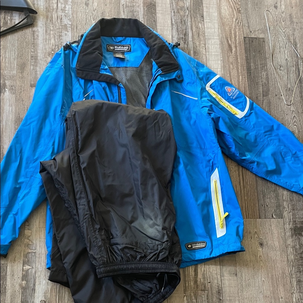 Blue and Black Raincoat and pants by Wetskins new in XXL